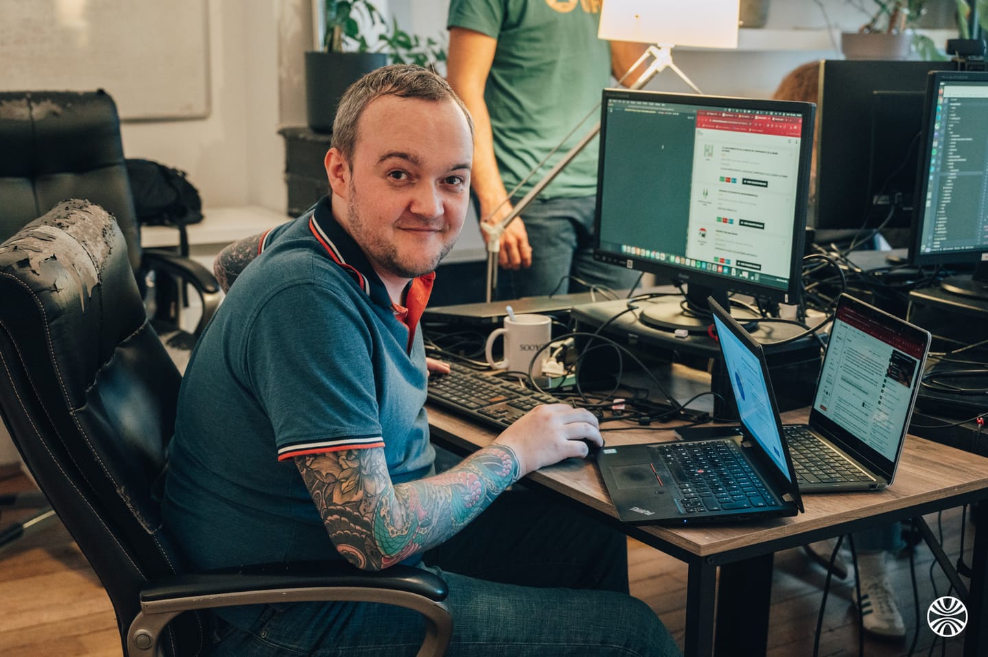 Développeur Sooyoos à son poste de travail